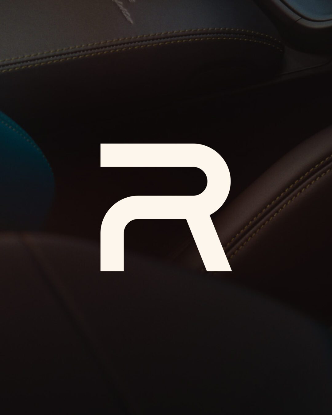 Symbole monogramme “R” du projet Rennsport, identité visuelle conçue par Pois Chiche Design à Lorient pour Porsche.